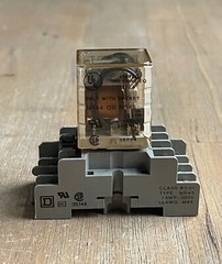 SQUARE D 8501 RS4 SER B RELAY 120V 14 PIN WITH 8501 NR45 SOCKET BASE