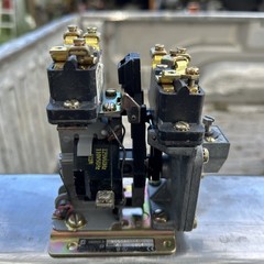 SQUARE D 9050 A0 11E SER. A PNEUMATIC TIMING RELAY 9050A011E