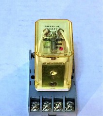 IDEC RR2P-UL DC24V RELAY & SR2P.06 BASE