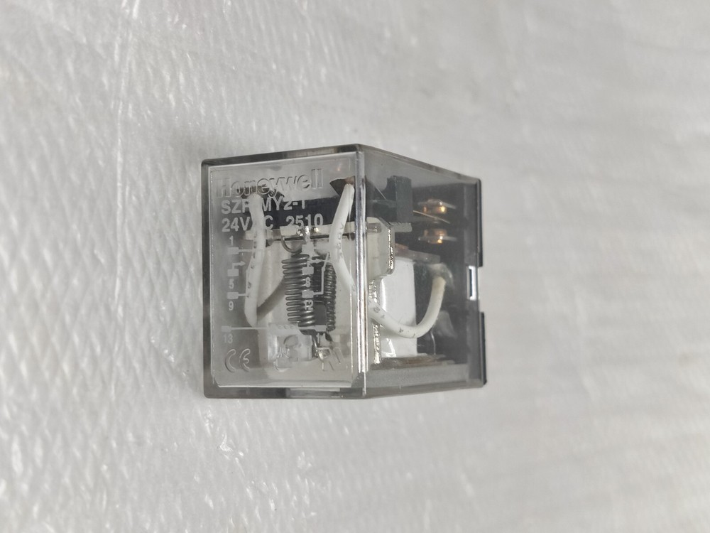 Honeywell SZR-MY2-1 Power Relay W/Socket 24VDC 2510