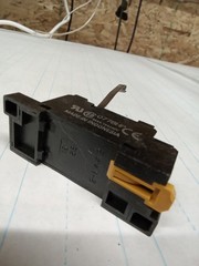 OMRON RELAY + 2-M4X12 2084YF BASE
