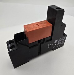 Schrack RT78724 Relay w Base 12A 250VAC DIN Rail Mount Black Red PLC
