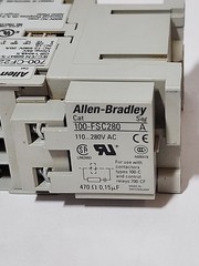 ALLEN-BRADLEY 700-CF220A CONTROL RELAY CONTACTOR 2NO 2NC W/ 100-F AUXILIARY BLOC