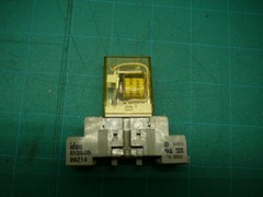 IDEC RELAY RY2S-U W/RELAY SOCKET SY2S-05