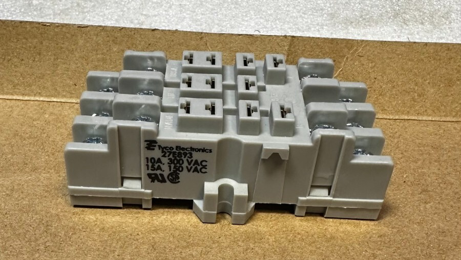 Lot of 10: TYCO 11-pin DIN rail mount relay socket Model 27E893
