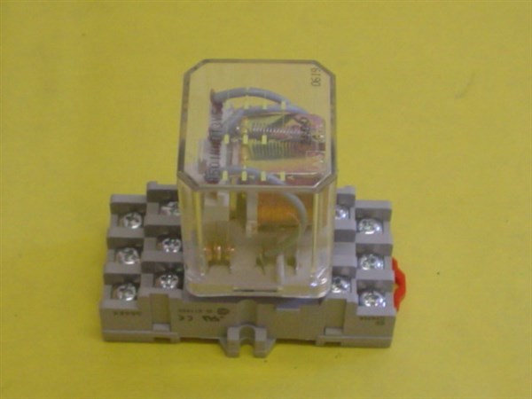 Square D Relay 28VDC 10A 120VAC 10A 240VAC 6.6A