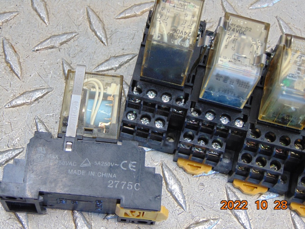*LOT OF 5* OMRON MY4N-D2 RELAY with SOCKET BASE – FREE SHIPPING