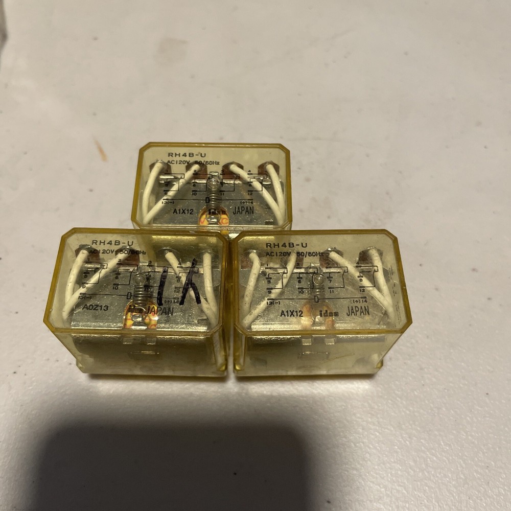 IDEC RH4B-U RELAY Lot Of 3 (plugged In To Be Tested)