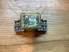 IDEC RELAY RH2B-UL RELAY W/ SOCKET