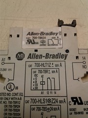ALLEN BRADLEY 700-HLT1Z MODULE RELAY W/ 700-TBR24 RELAY SER. A