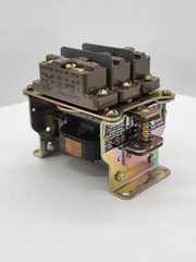 Square D 8501 PO-3 AC Magnetic Relay 8A 3P 600V 120/110V Coil Bolt On