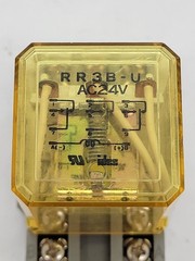 Idec RR3B-U General Purpose Relay w Socket 10A 3P 120V 11Pin 24V Coil