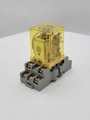 Idec RR3B-U General Purpose Relay w Socket 10A 3P 120V 11Pin 24V Coil