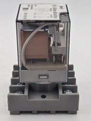 Allen-Bradley 700-HF32A1 Control Relay w/ Socket Base Ser D