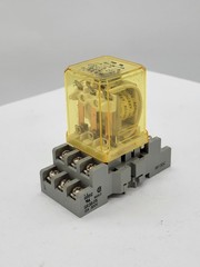 Idec RR3B-U General Purpose Relay w Socket 10A 3P 120V 11Pin 24V Coil