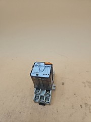 Allen Bradley 700-HB33A1-3-4 Relay. 700-HN154 Base