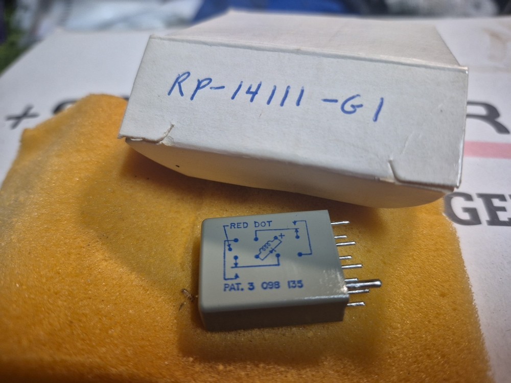 C.P. Clare & Co RP14111G1 Electromagnetic Relay 2-Pole 28V DC 675 Ohms (C127)