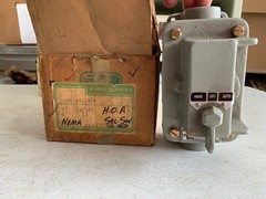 One (1) Genuine GE CR2940AJ201D Push Button Enclosure HD Explosion Proof, NOS