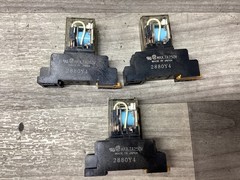 LOT OF 3 Omron MY2N-D2 Relay 24VDC With Socket Base #120N156