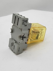 Idec RR3B-U General Purpose Relay w Socket 10A 3P 120V 11Pin 24V Coil