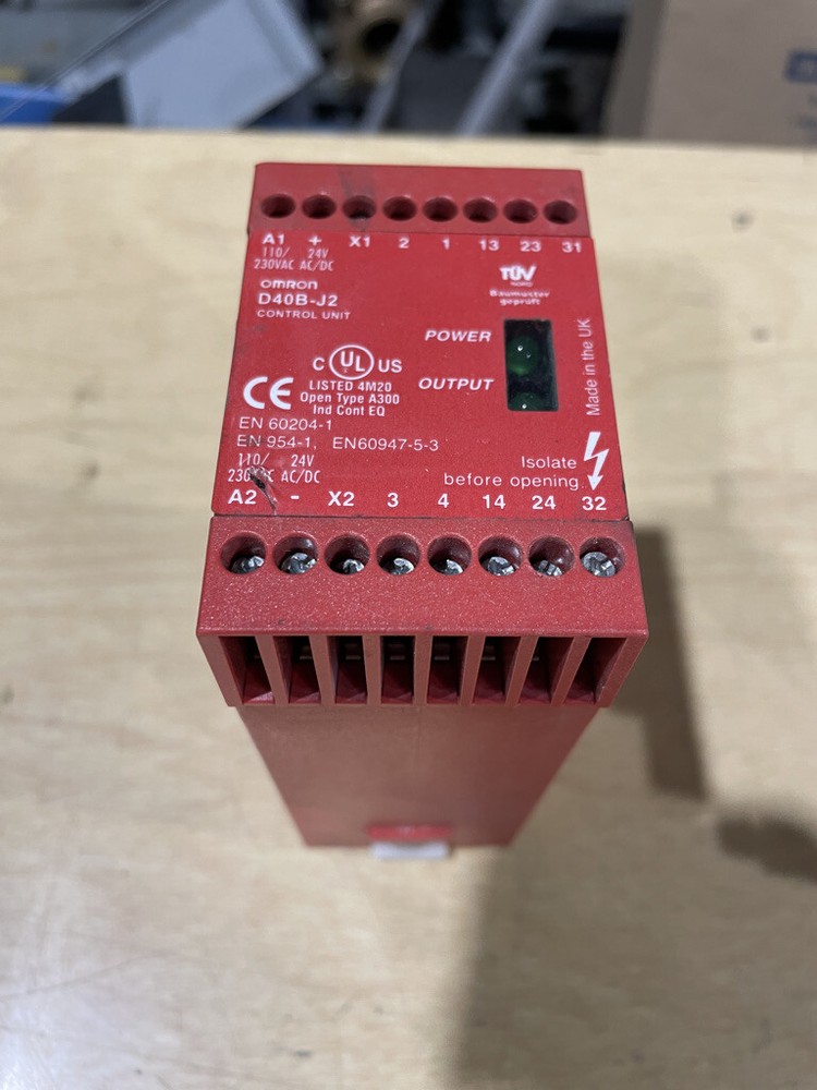 OMRON D40B-J2 CONTROL UNIT RELAY SWITCH (110-230VAC, 24V AC/DC) W289