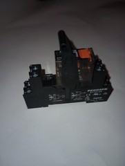 NEW GENUINE SCHRACK XT484LC4 RELAY WITH RT78725 SOCKET 24VDC
