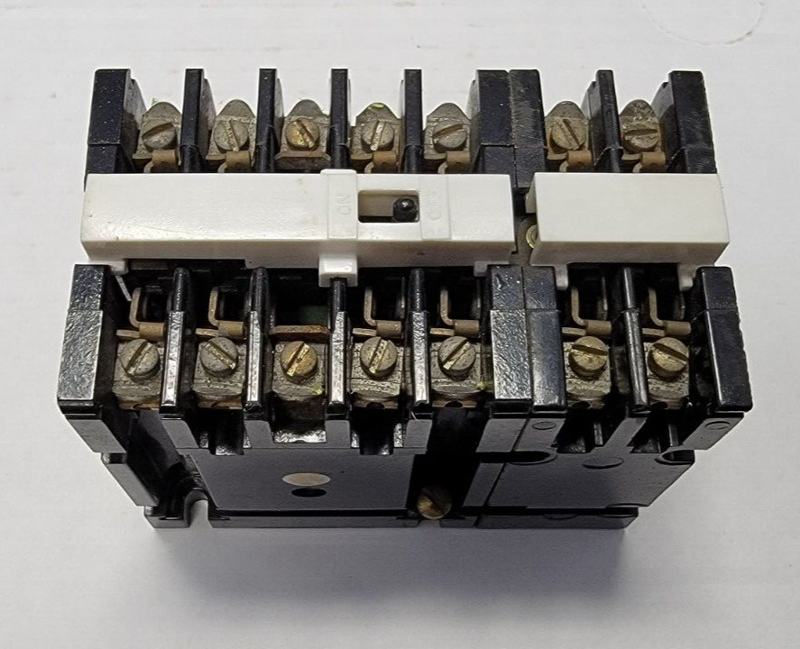 GE General Electric CR120AD06048 AA 300V 10Amp 24V DC Series A Industrial Relay