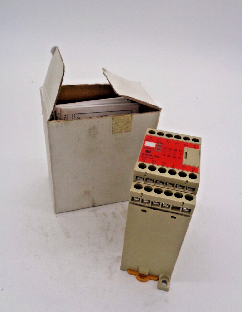 OMRON G9SA-TH301 24 VAC/DC SAFETY RELAY UNIT TWO HAND CONTROLLER, NEW