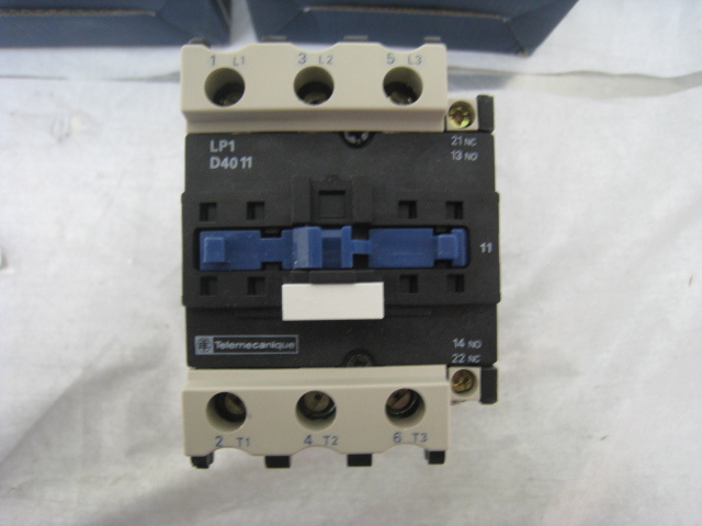 Schneider Telemecanique LP1D4011BD Contactor motor starter, 24V 3PH 40A