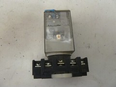 Allen Bradley 700-HA33Z24-3-4 relay series D with 700-HN126 socket series A