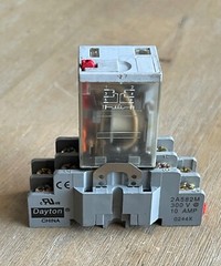 DAYTON 5YR20 RELAY 24VDC 8 PIN WITH DAYTON 2A582M SOCKET BASE
