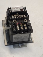 Cutler-Hammer Current Relay, D60LA0, 10 – 90A, 600V c12r