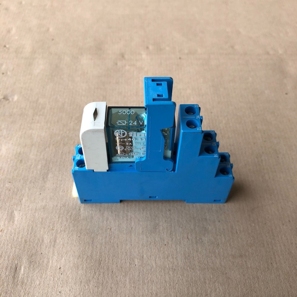 FINDER RELAY 40.52 24V DC SOCKET 95.55 INDICATION EMC SUPPRESSION 99.02.9.024.99