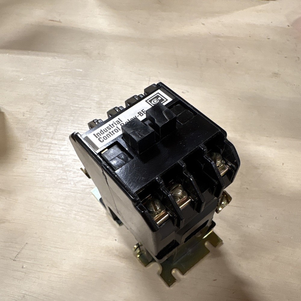 Cutler-Hammer BF30G Control Relay 3PDT 220/240V Coil 10A 300VAC 765A851G02