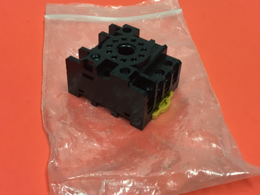 Omron – P/N: PF113A-E – Relay Socket Base – NEW
