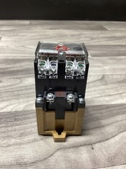 Allen Bradley 700-P400A1 110 VAC Relay 700P400A1 Ser E #146D102PR5