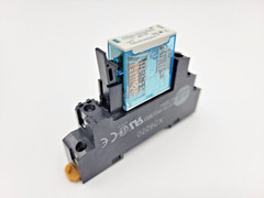 Allen Bradley AB 700-HK32Z24-4 700-HN122 Relay Base Assembly DIN Rail Mount