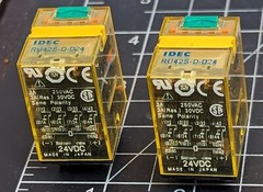 (2) RU42S-D-D24 – IDEC Relay 4PDT Bifurcated / LED Momentary CB DC24V Coil [OF42