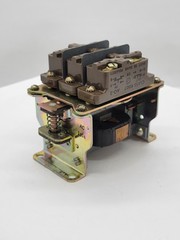Square D 8501 PO-3 AC Magnetic Relay 8A 3P 600V 120/110V Coil Bolt On