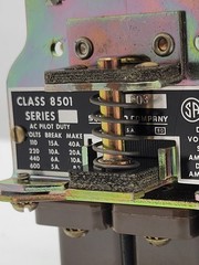 Square D 8501 PO-3 AC Magnetic Relay 8A 3P 600V 120/110V Coil Bolt On