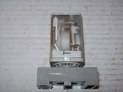 AB ALLEN BRADLEY 700-HA32A06-4 10A @240VAC W/IDEC SR2P-06 BASE 6VAC COIL P1461B