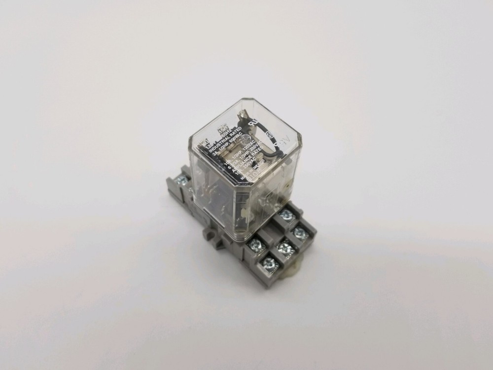 Potter & Brumfield 3 Pole Relay KUP-14AIS-120 120vac with 12 pin socket 27e893