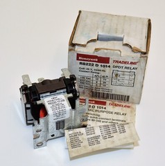 Honeywell General Purpose DPDT Relay R8222D 1014 new in original box…