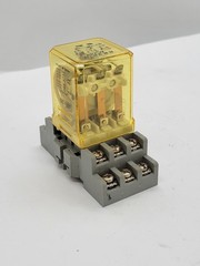 Idec RR3B-U General Purpose Relay w Socket 10A 3P 120V 11Pin 24V Coil
