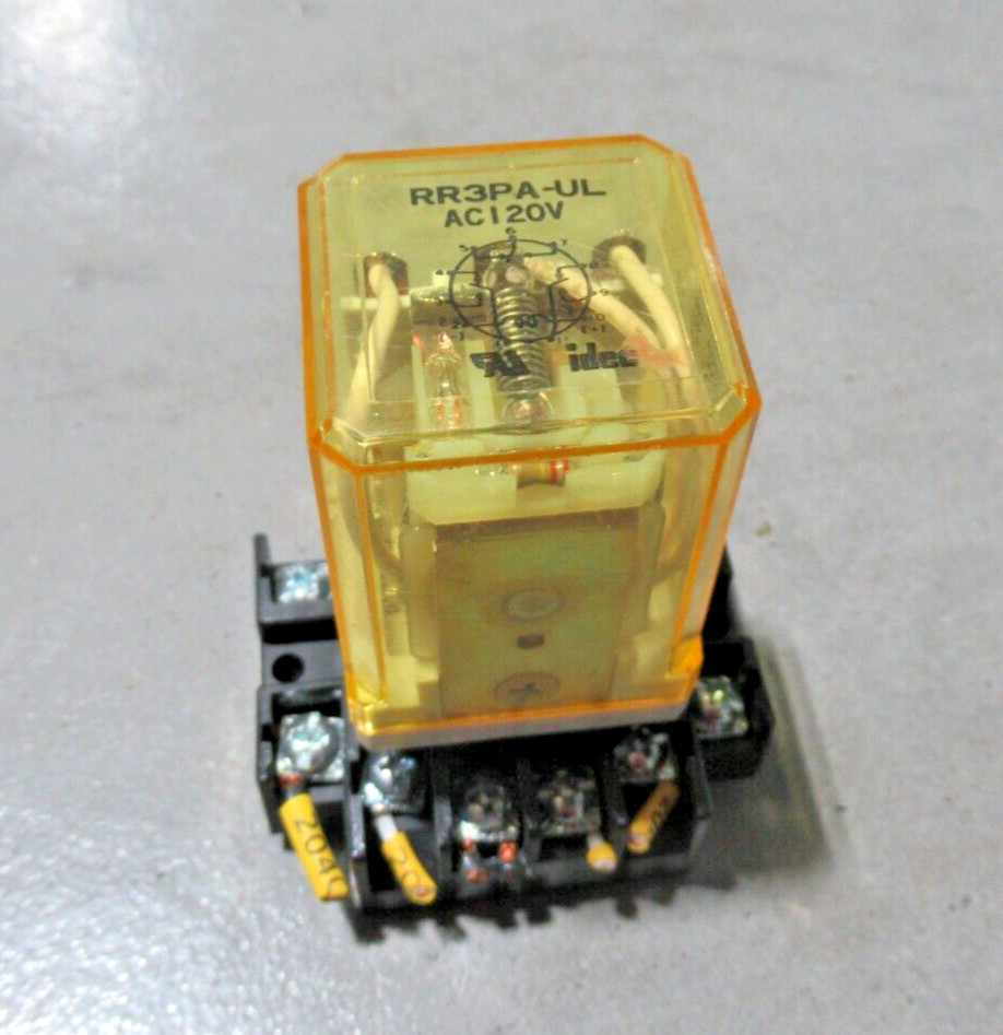 IDEC RR3PA-UL Relay AC120V W OT11-PC Base *NEW*