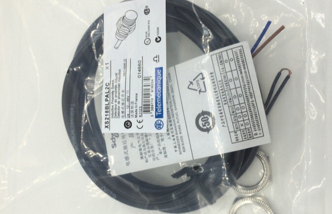 XS218BLPAL2 Telemecanique proximity switch New #YY0