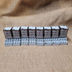 Allen Bradley 700-HB33Z24 w/700-HN154 bases lot of 8