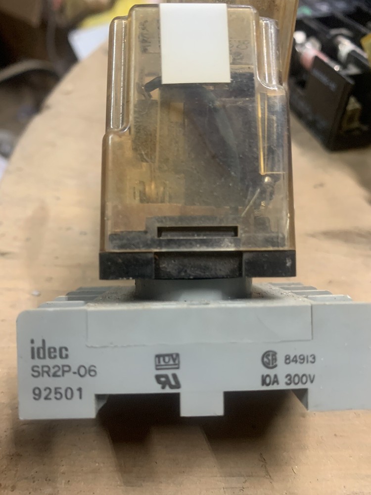 IDEC SR2P-06 RELAY
