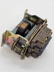 Square D 8501 PO-3 AC Magnetic Relay 8A 3P 600V 120/110V Coil Bolt On