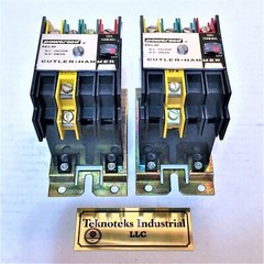 CUTLER HAMMER TYPE R POWEREED RELAY / D40RB / SER A2 / 120 V (LOT OF 2)